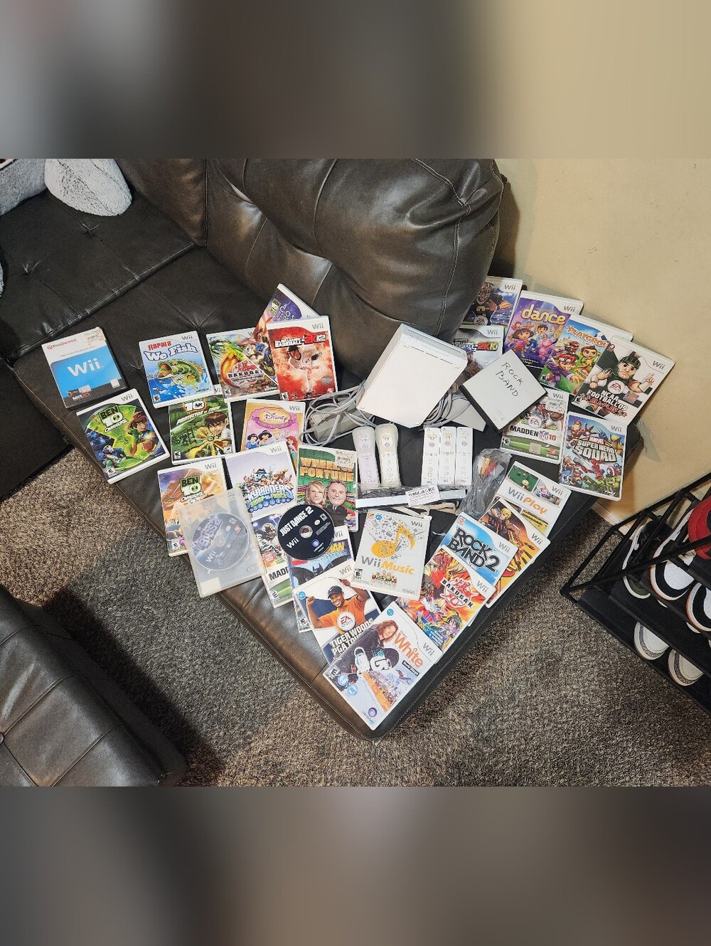 Nintendo Wii 31 Games & Accessories Bundle - White 5 Controllers 1 Guitar